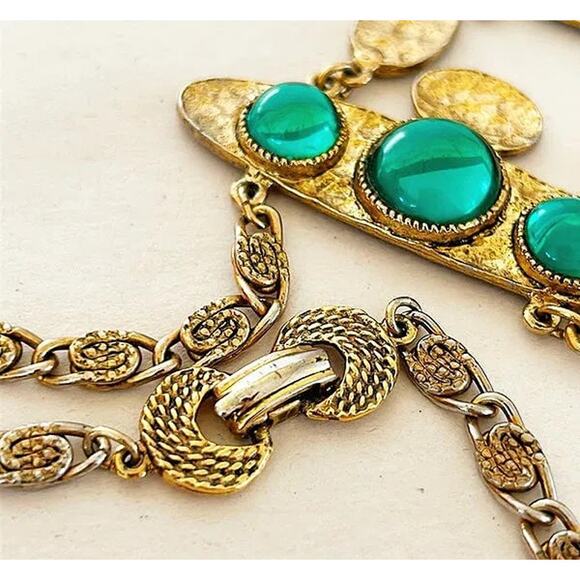 Vintage Hollycraft Egyptian Green and Gold Statement Necklace - Picture 4 of 4